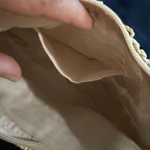 Elegant Cream Knit Bag with Tortoise Chain - Picture 5 of 5